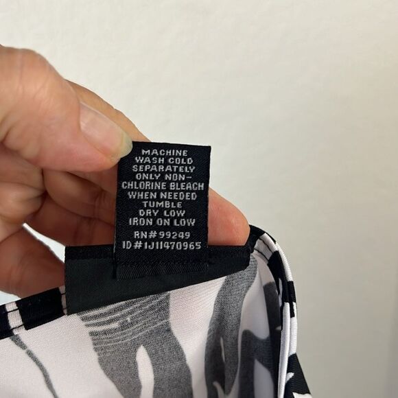 Women's Maggie Barnes Asymmetrical 3/4 Sleeve Tunic Top ~ Size 1X - Picture 5 of 5